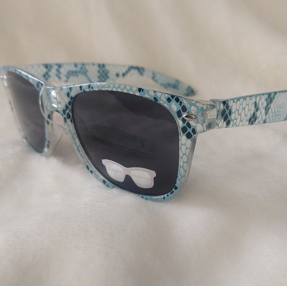 Retro UV 400 Snakeskin Print Clear Sunglasses - Picture 7 of 8